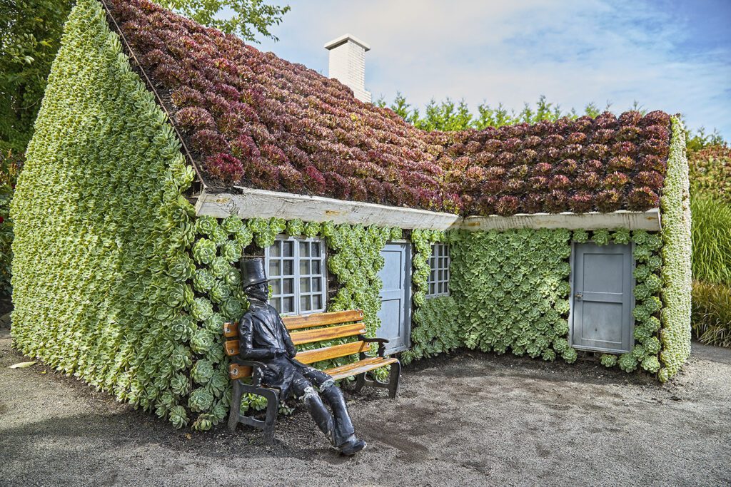 Hus laget af blomster