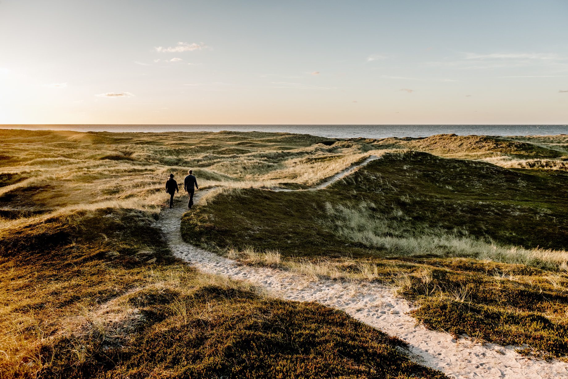 Par på tur i naturen i Thy