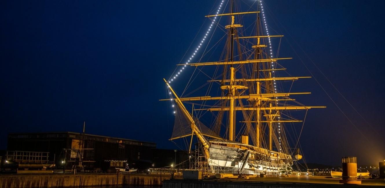 Natt ved Fregatten Jylland